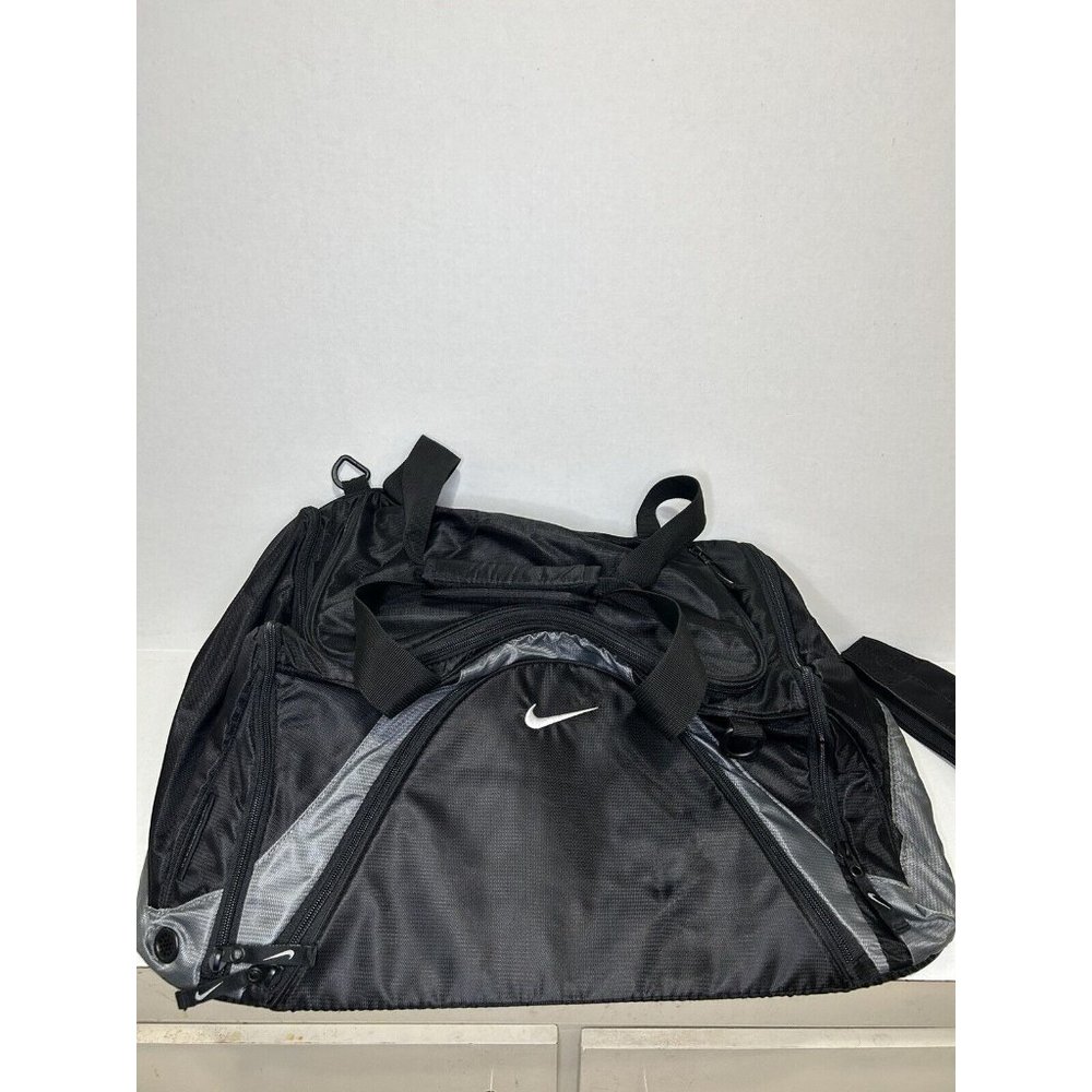 Nike Golf Duffle Bag Travel Shoulder Strap With Carry Handle 21 Inches 4 Pockets